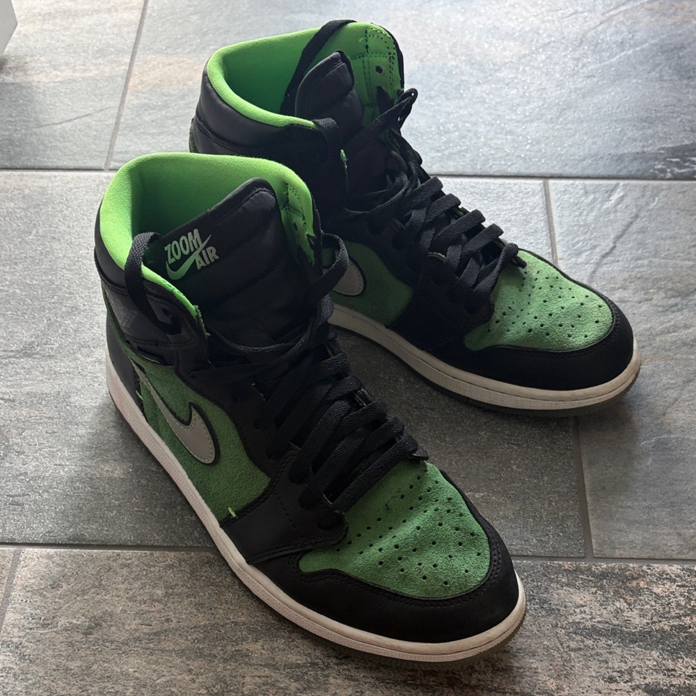 Nike High-Top Sneakers in Green and Black